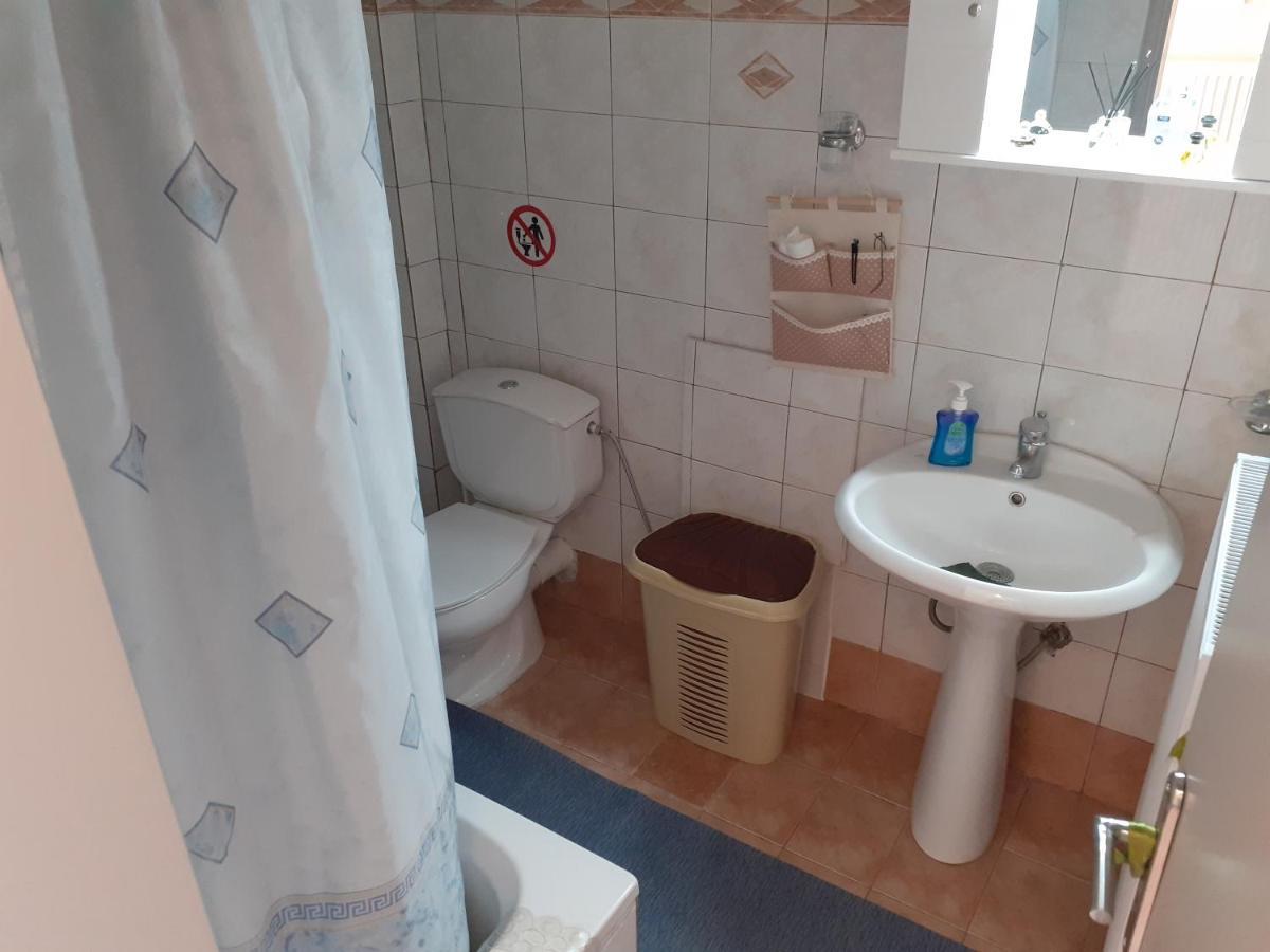 Top Floor On Villa, 3' From Center, By The Sea! Host Is Efi Kwsta Preveza Esterno foto