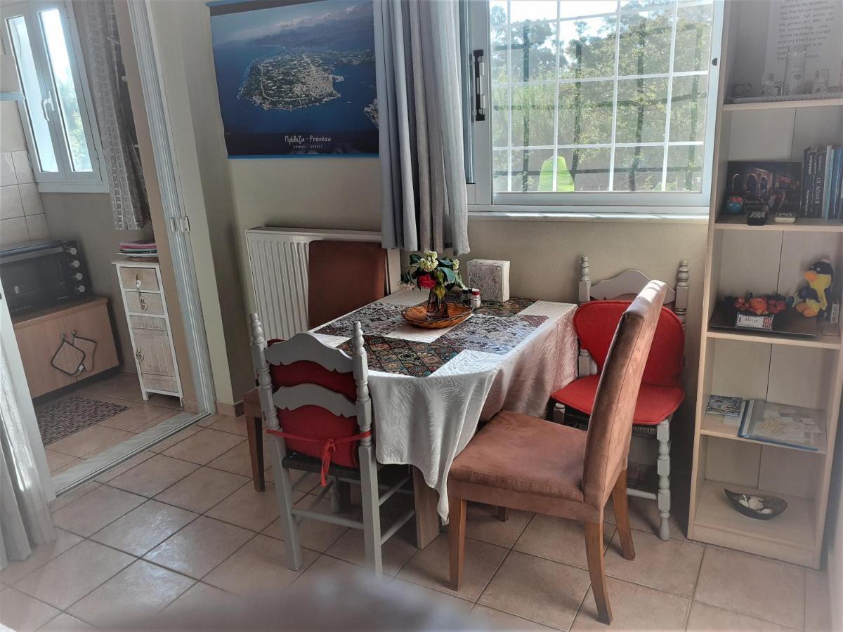 Top Floor On Villa, 3' From Center, By The Sea! Host Is Efi Kwsta Preveza Esterno foto