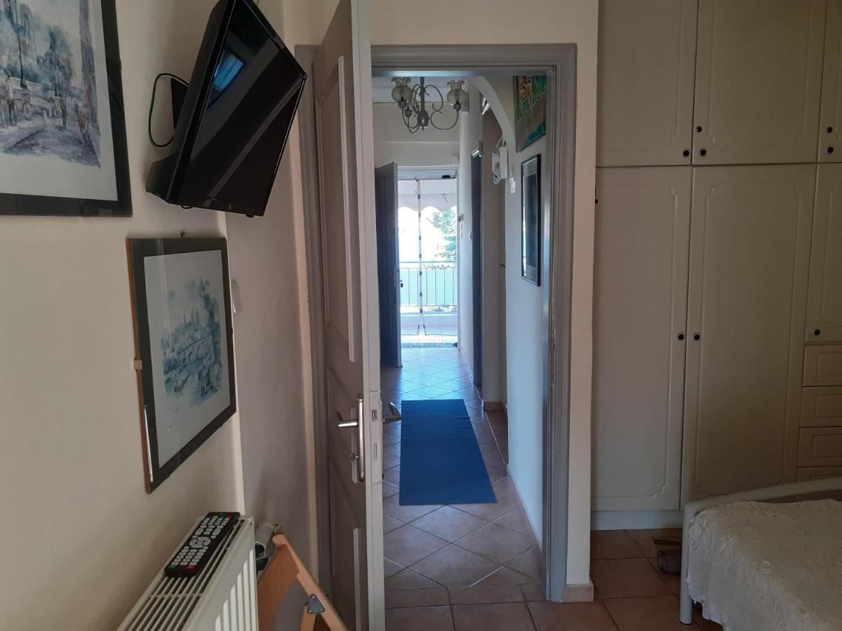 Top Floor On Villa, 3' From Center, By The Sea! Host Is Efi Kwsta Preveza Esterno foto