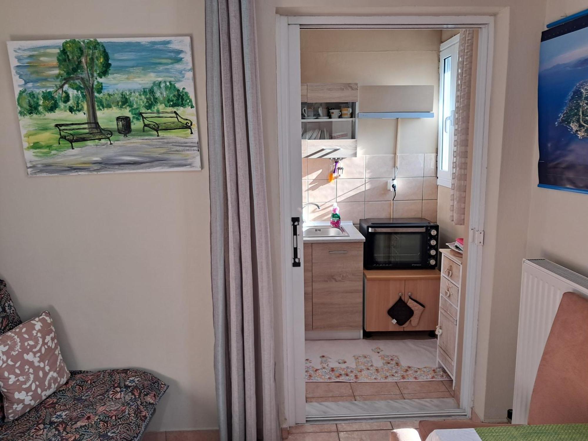 Top Floor On Villa, 3' From Center, By The Sea! Host Is Efi Kwsta Preveza Esterno foto