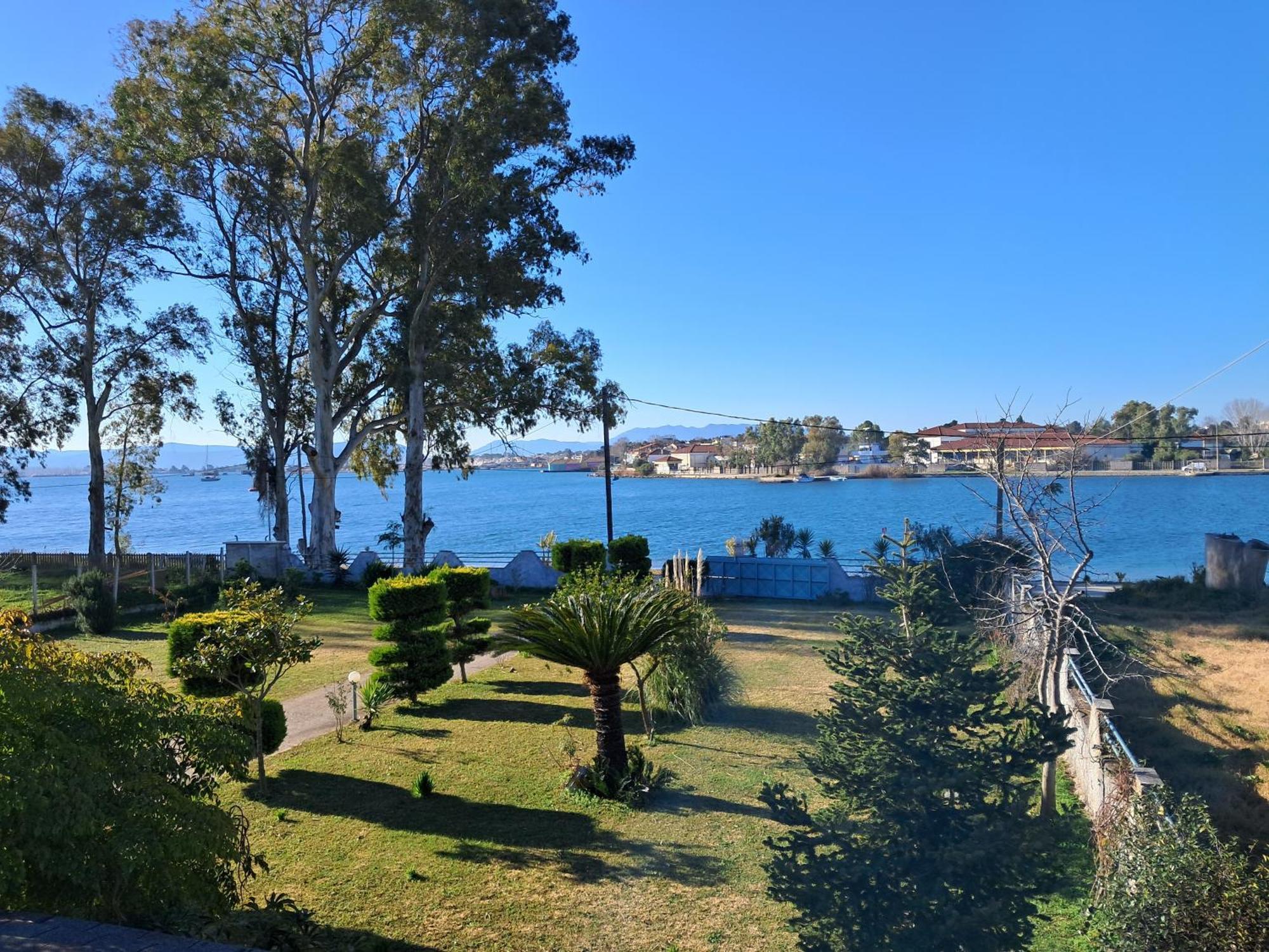 Top Floor On Villa, 3' From Center, By The Sea! Host Is Efi Kwsta Preveza Esterno foto