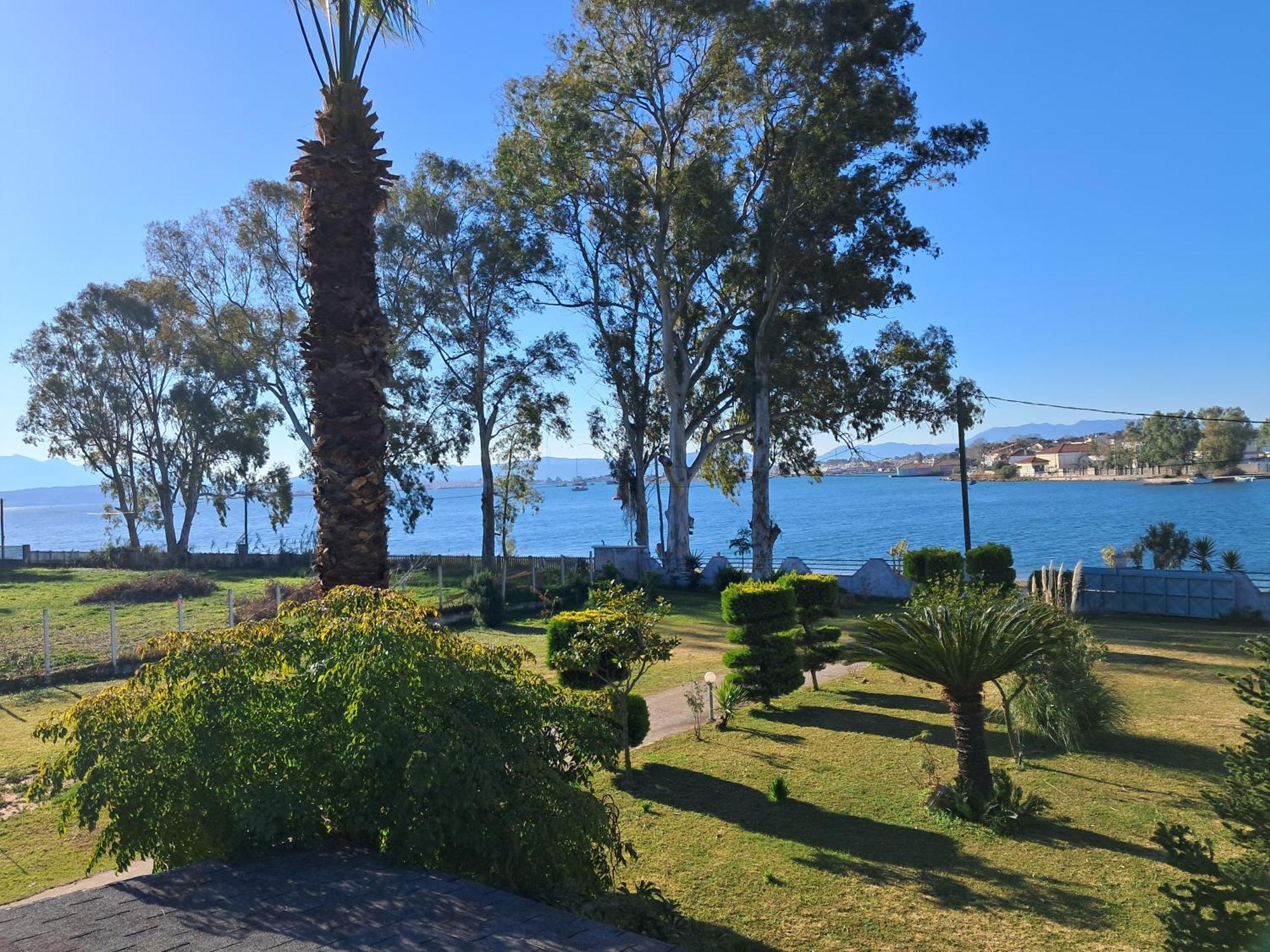 Top Floor On Villa, 3' From Center, By The Sea! Host Is Efi Kwsta Preveza Esterno foto