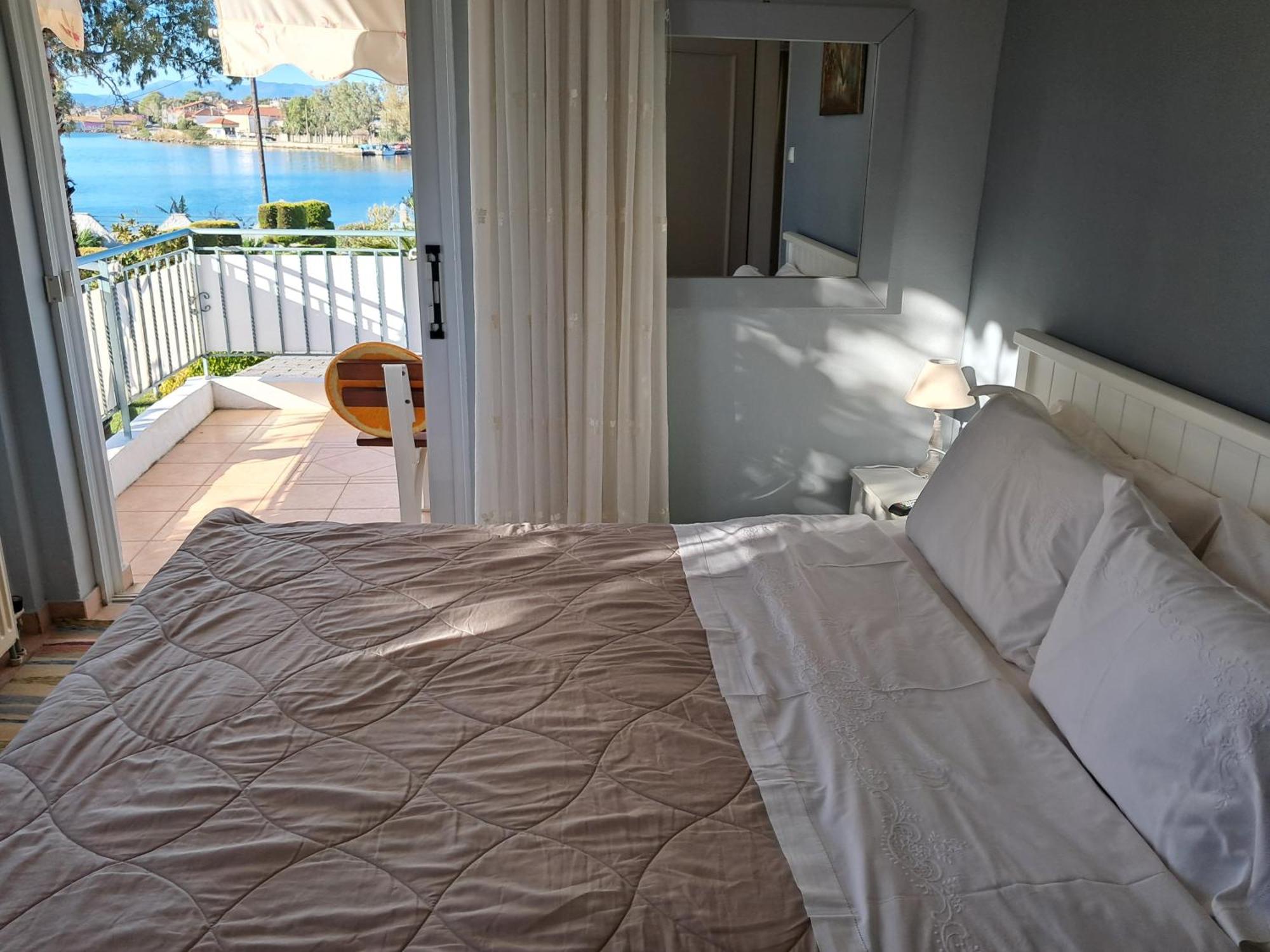 Top Floor On Villa, 3' From Center, By The Sea! Host Is Efi Kwsta Preveza Esterno foto